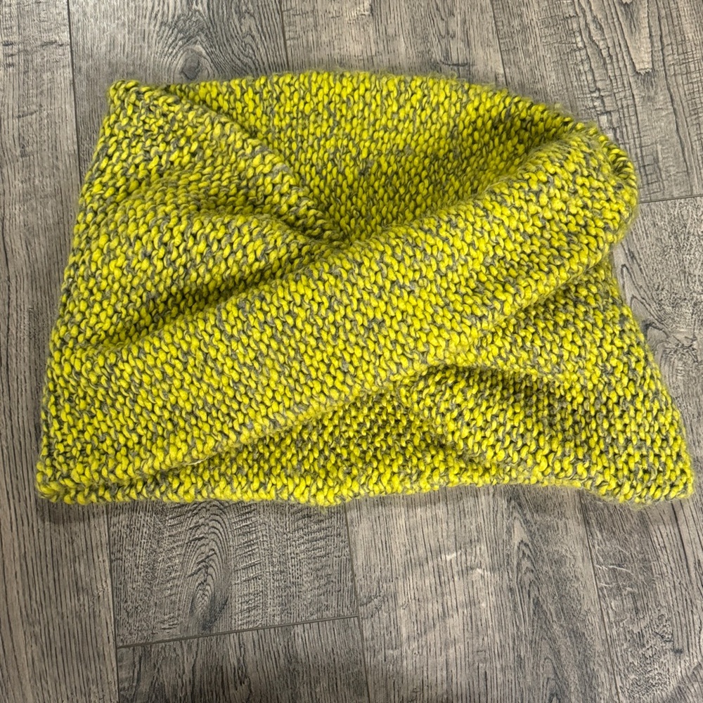 Chunky Knit Yellow and Gray Scarf